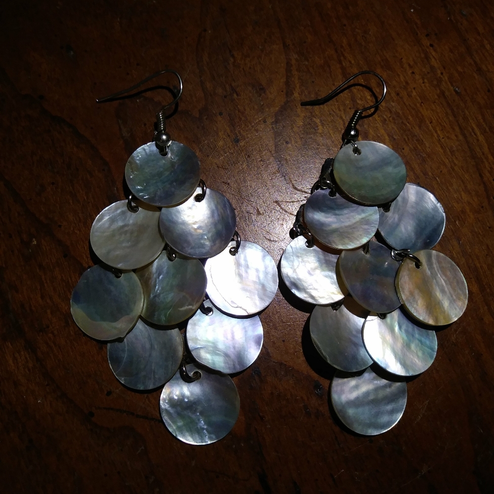 flat shell pattern of a diamond shape dangling flat shell earrings